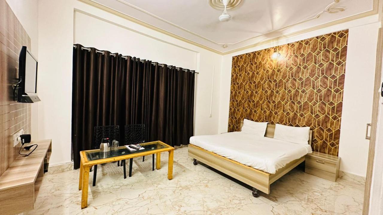 Palace Hotel *
